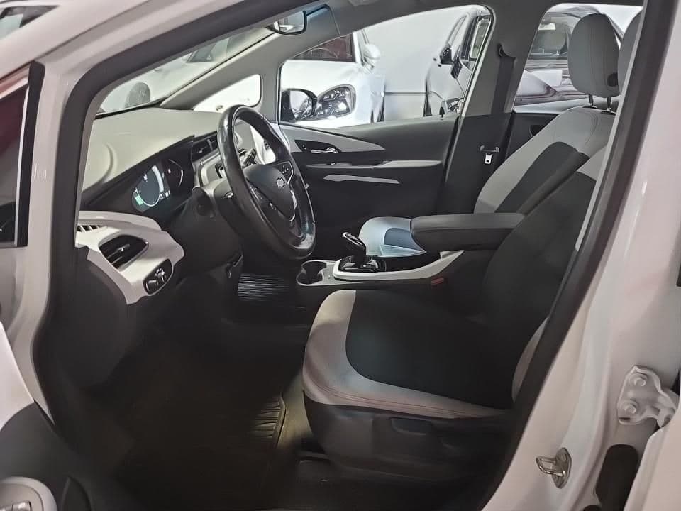 2021 Chevrolet Bolt EV view 7