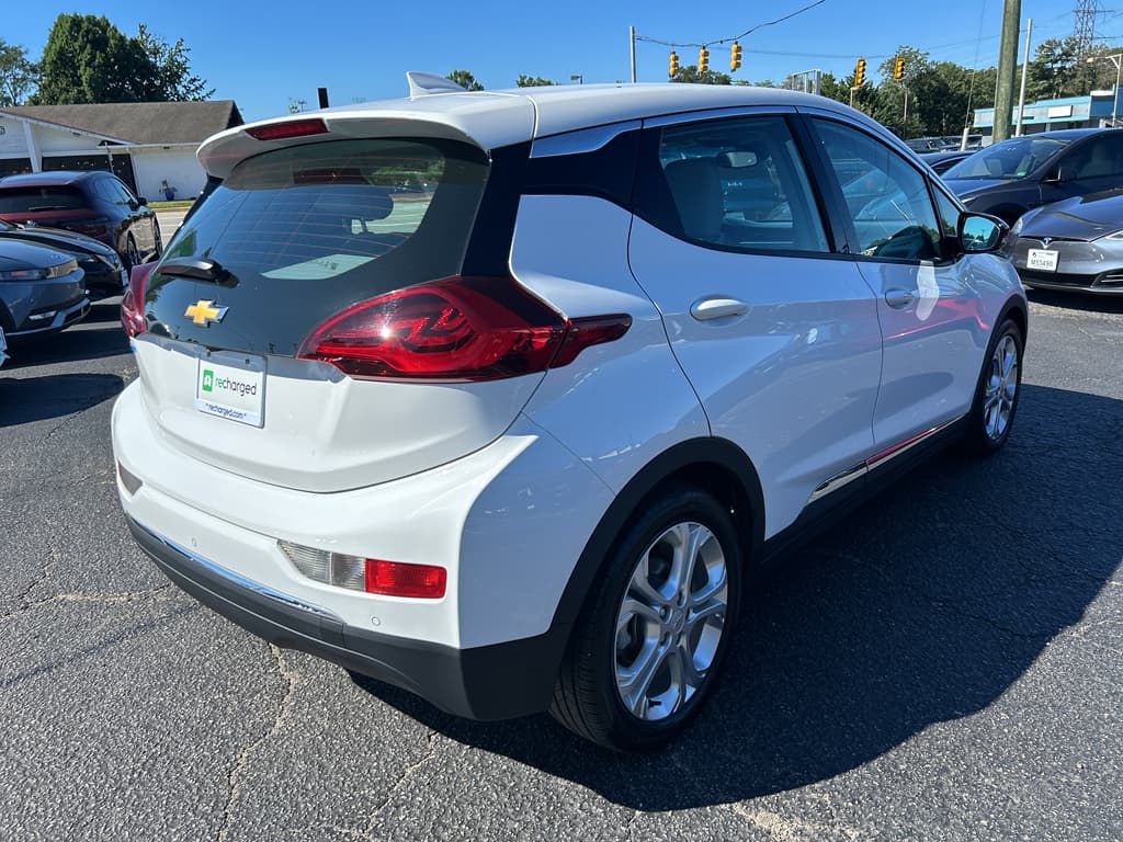 2021 Chevrolet Bolt EV view 3