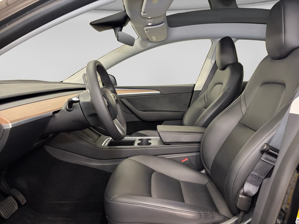 2023 Tesla Model Y view 15