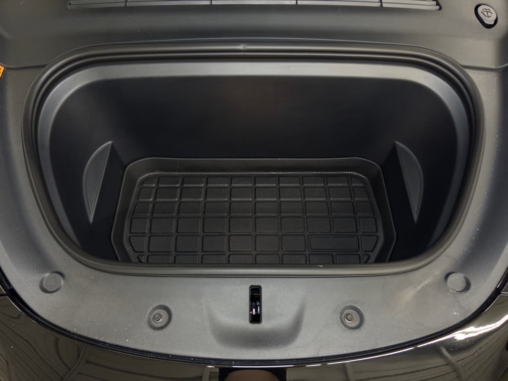 2023 Tesla Model Y view 24
