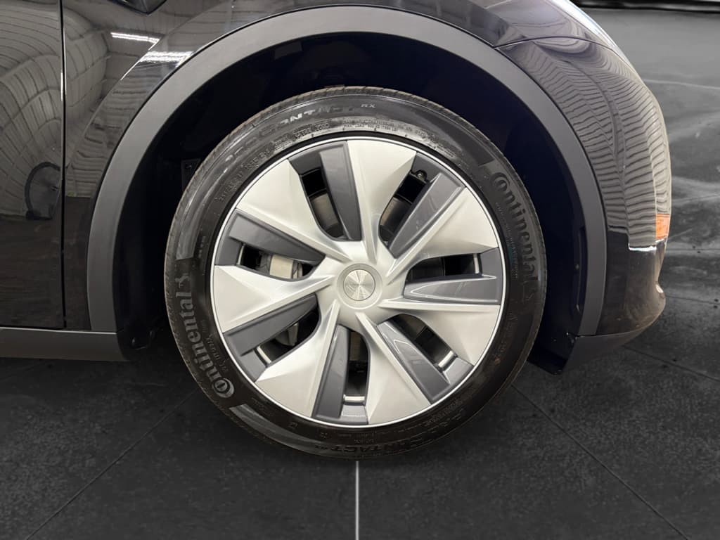 2023 Tesla Model Y view 33