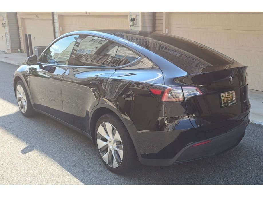 2023 Tesla Model Y view 4