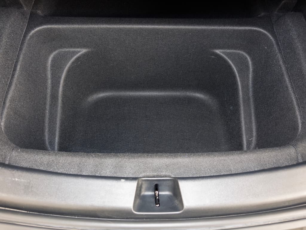 2023 Tesla Model Y view 26