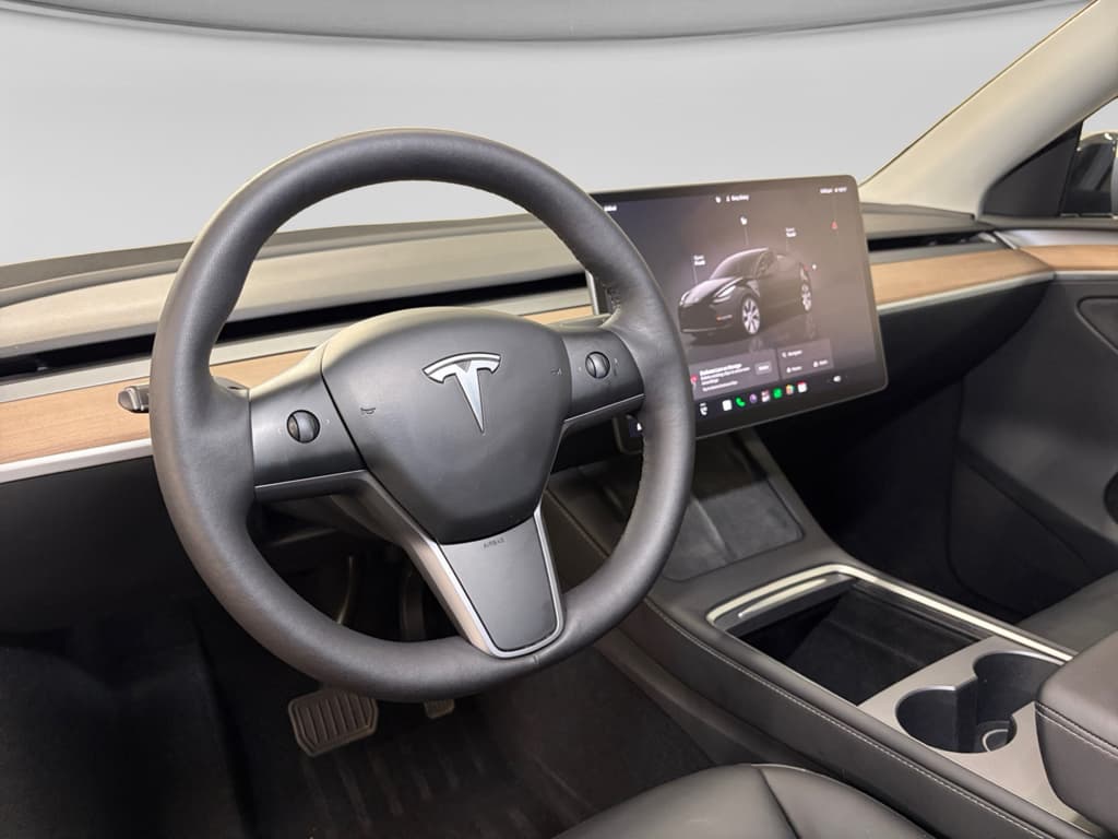 2023 Tesla Model Y view 16