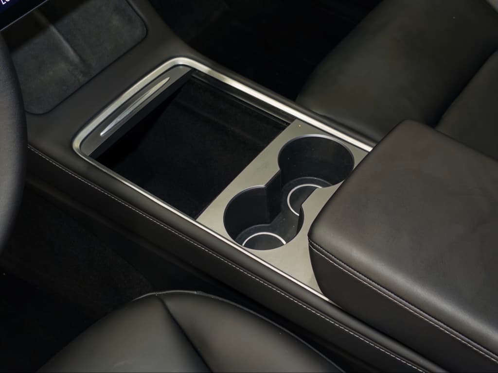 2023 Tesla Model Y view 17