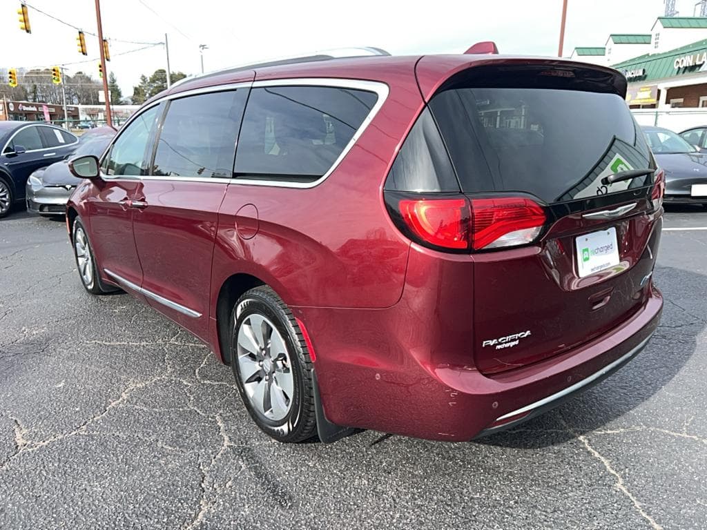 2018 Chrysler Pacifica view 2