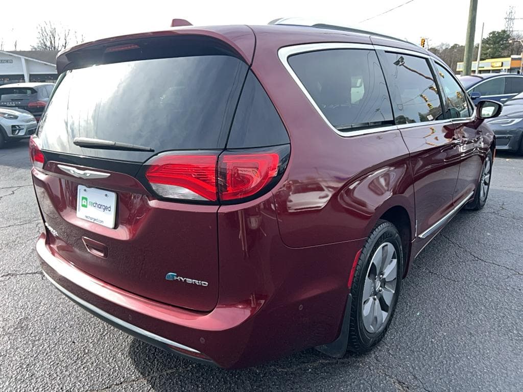 2018 Chrysler Pacifica view 3