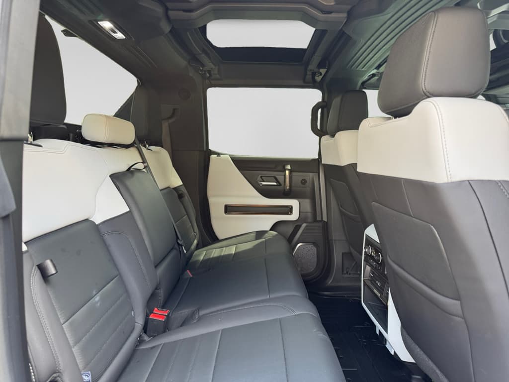 2024 GMC Hummer EV Pickup view 22