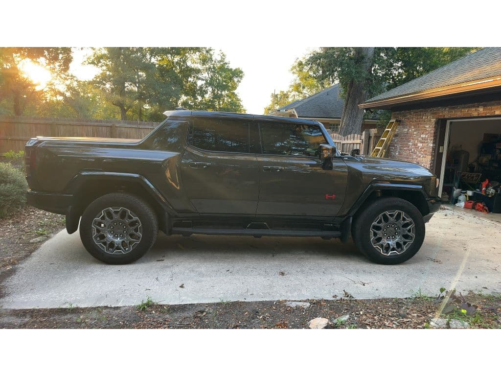 2024 GMC Hummer EV Pickup view 3