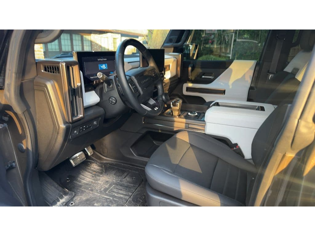 2024 GMC Hummer EV Pickup view 5