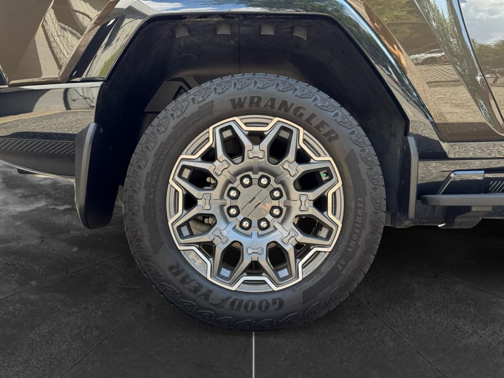 2024 GMC Hummer EV Pickup view 36