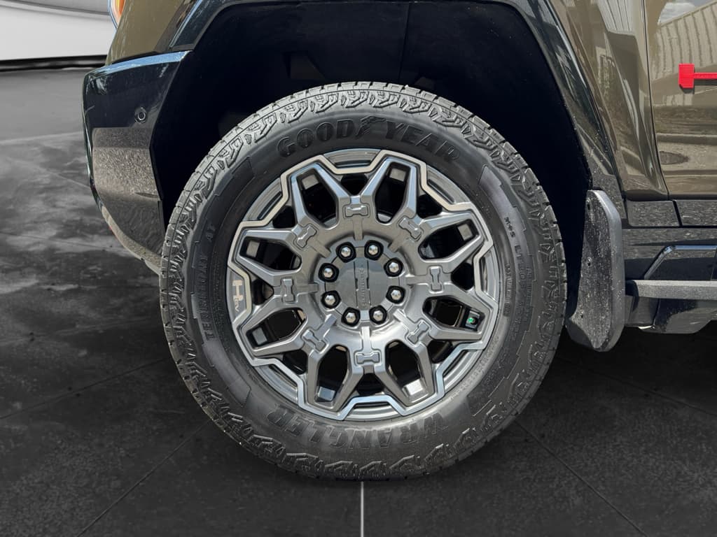 2024 GMC Hummer EV Pickup view 30