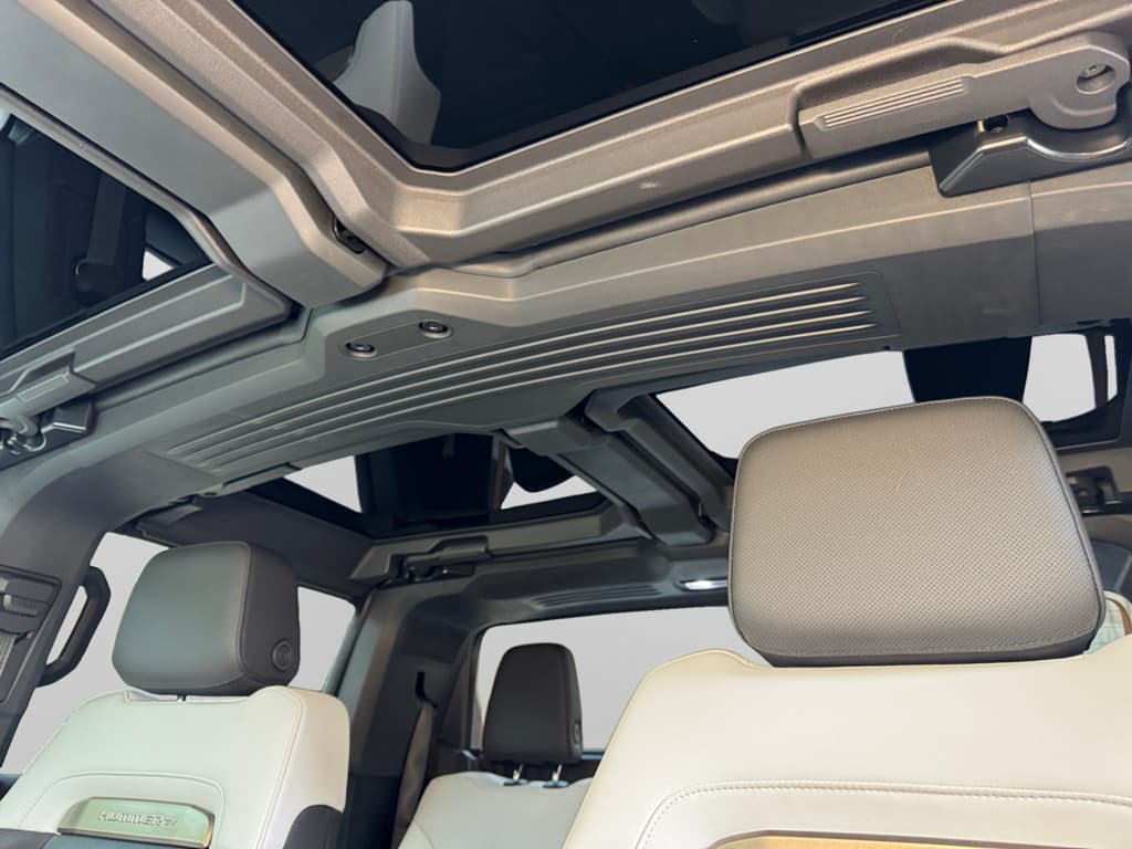 2024 GMC Hummer EV Pickup view 24