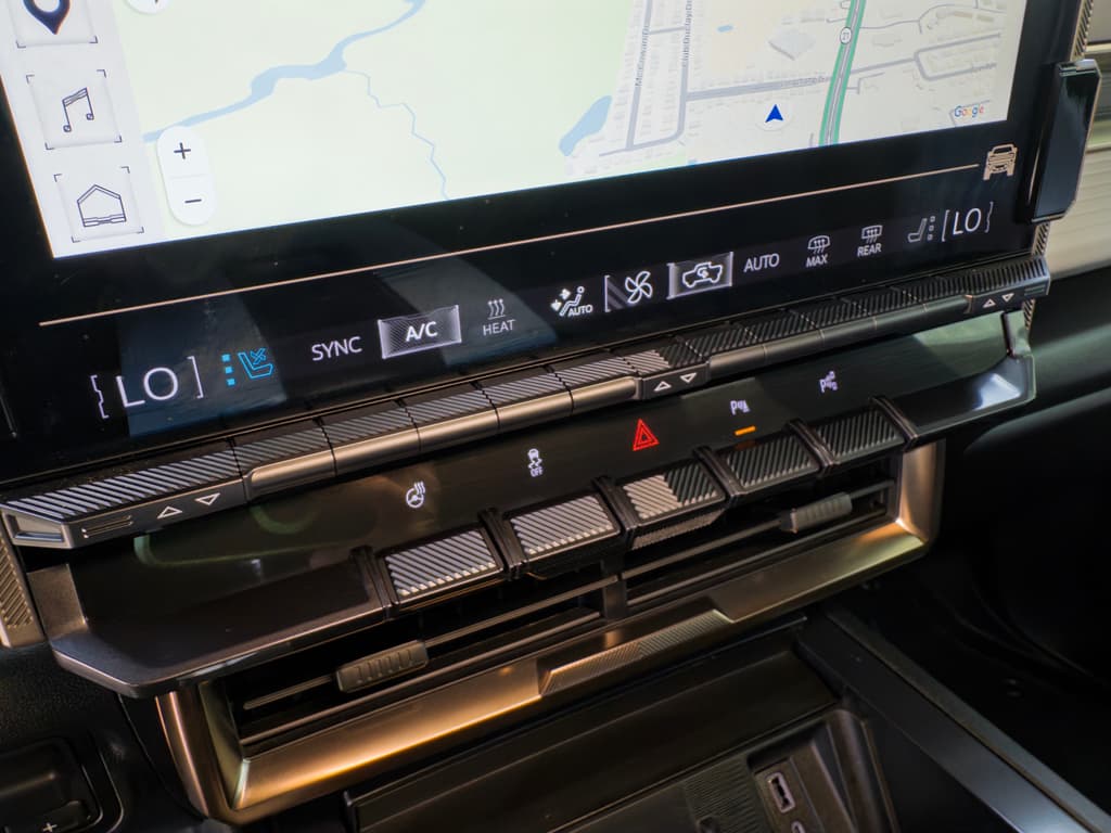2024 GMC Hummer EV Pickup view 15