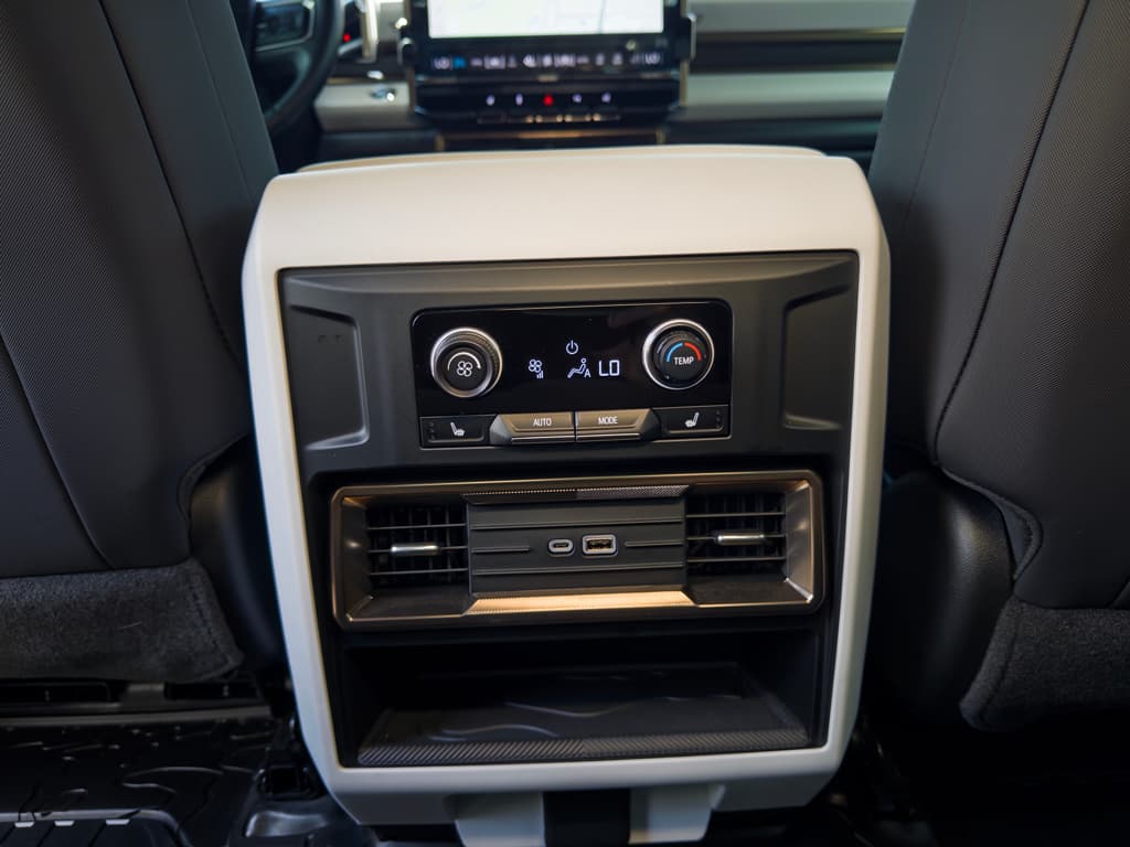 2024 GMC Hummer EV Pickup view 21