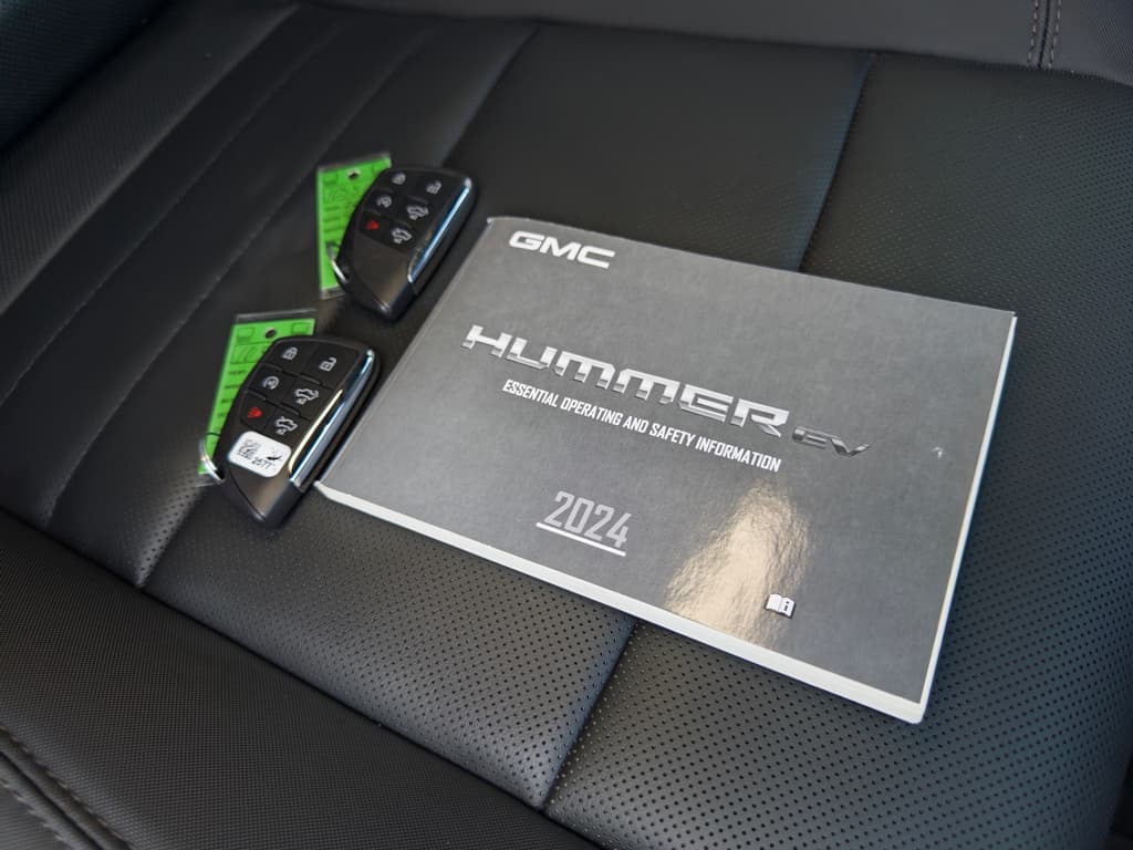 2024 GMC Hummer EV Pickup view 23