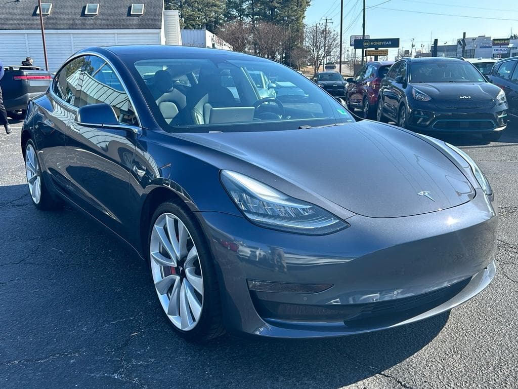 2018 Tesla Model 3 view 4