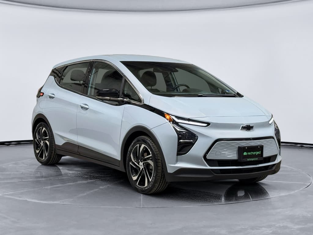 2023 Chevrolet Bolt EV view 4