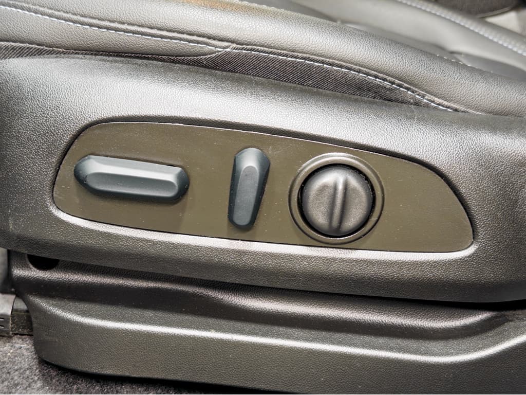 2023 Chevrolet Bolt EV view 7