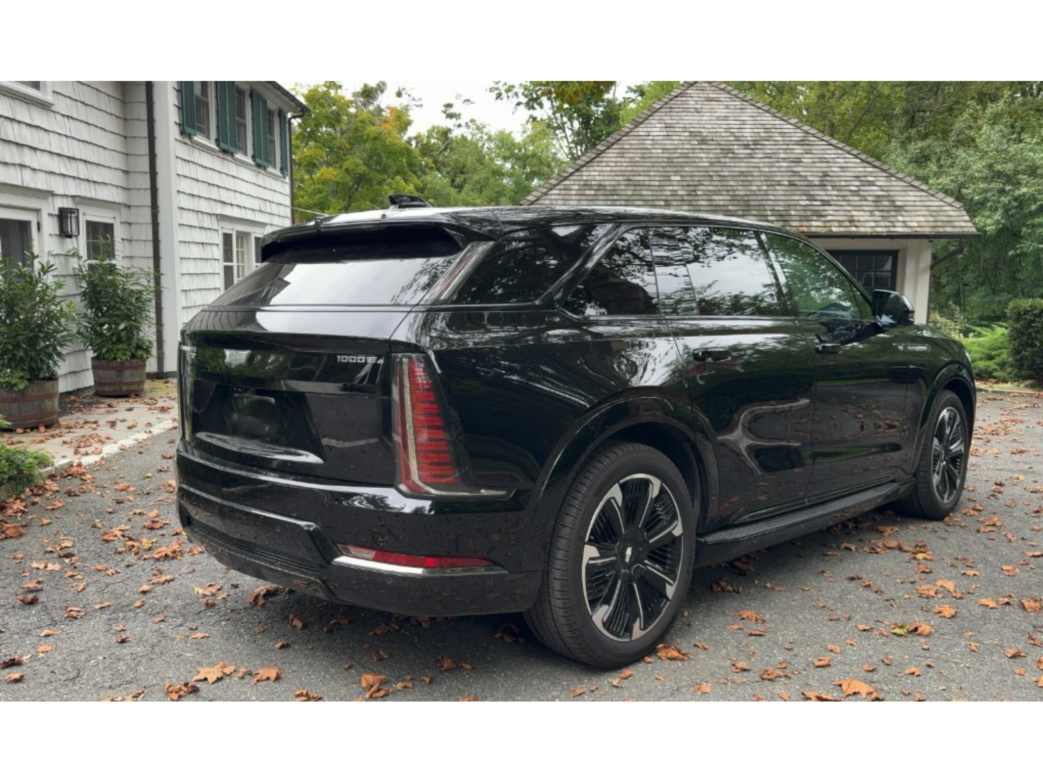 2025 Cadillac Escalade IQ view 4