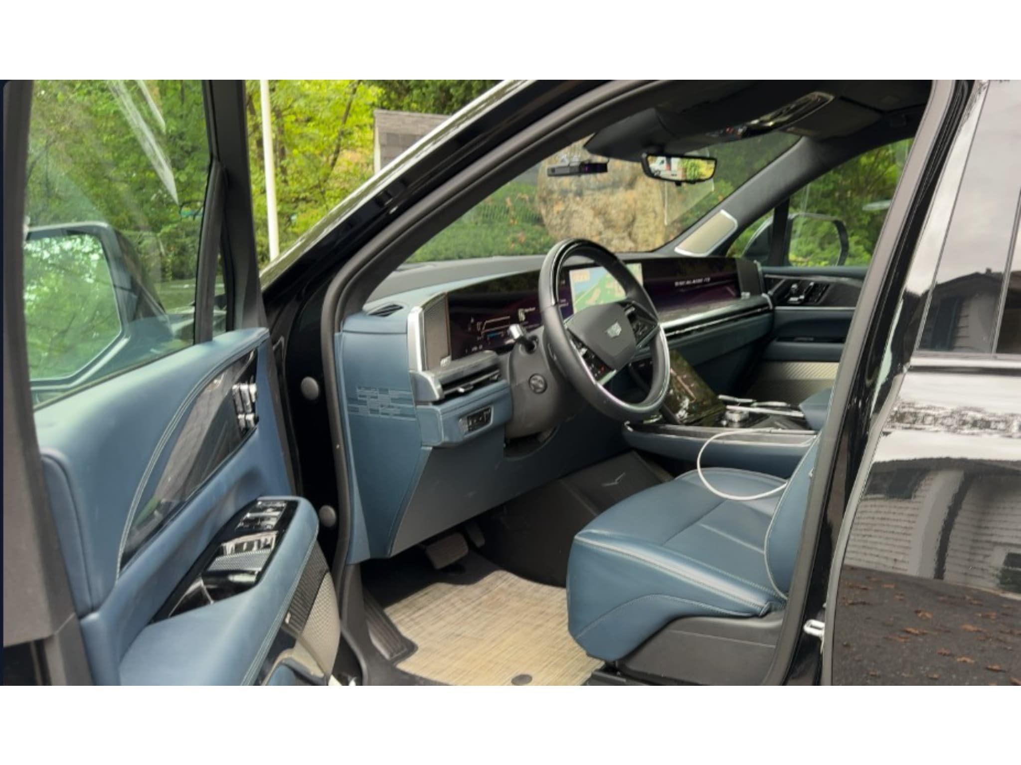 2025 Cadillac Escalade IQ view 6