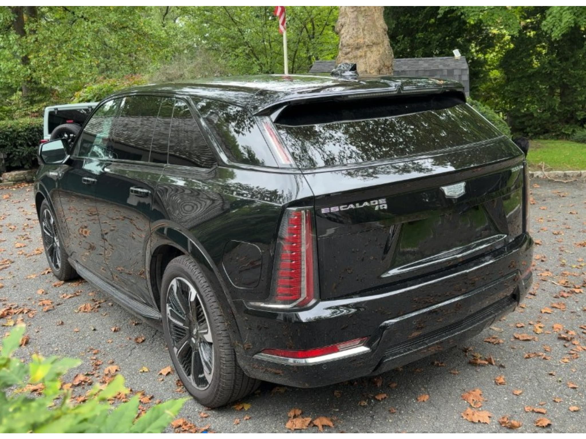2025 Cadillac Escalade IQ view 5