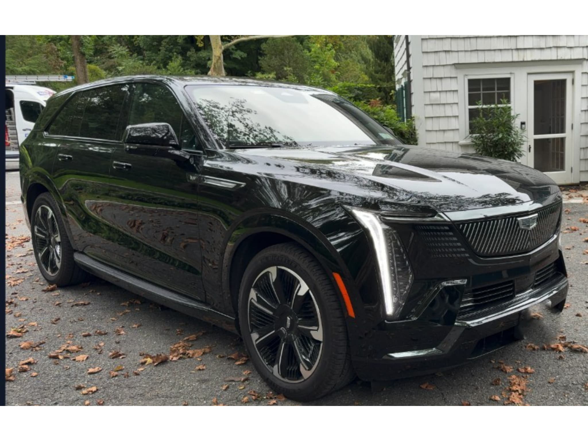 2025 Cadillac Escalade IQ view 3