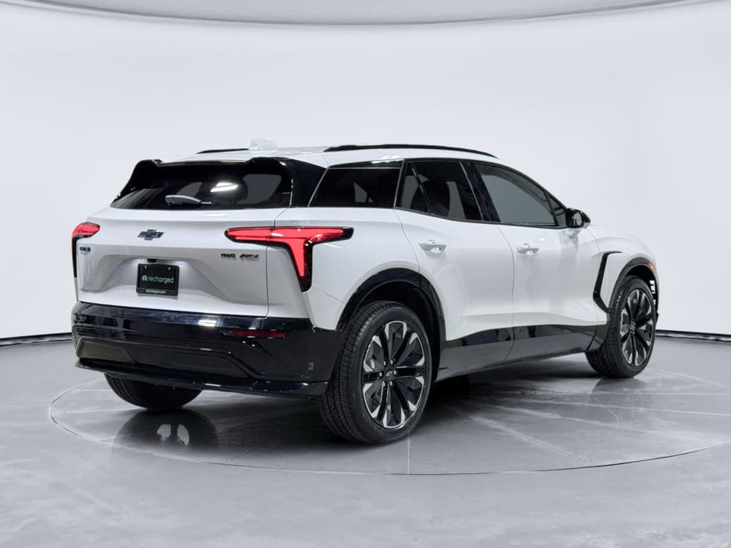 2025 Chevrolet Blazer EV view 3