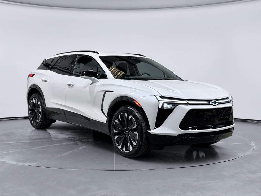 2025 Chevrolet Blazer EV view 4