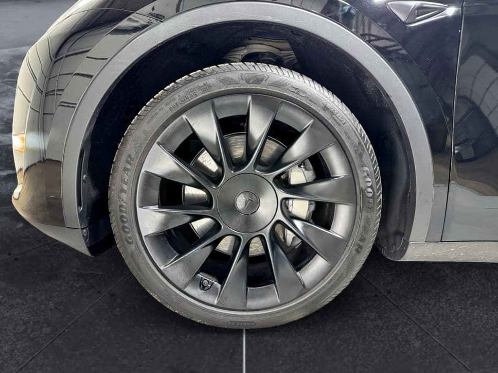 2024 Tesla Model Y view 30