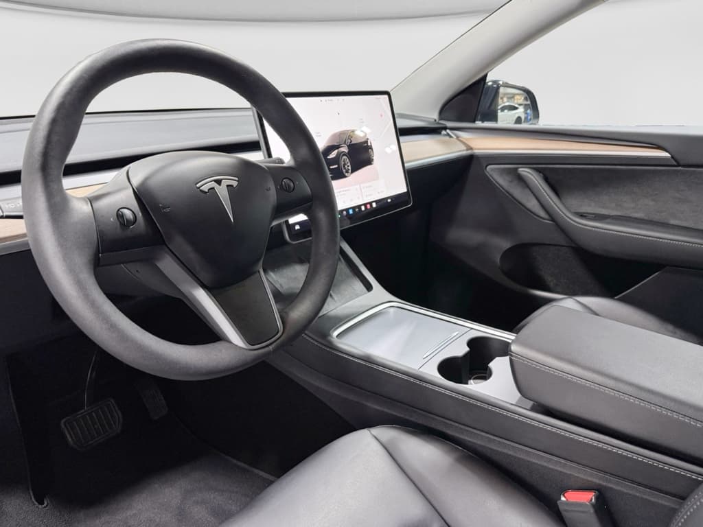 2024 Tesla Model Y view 16