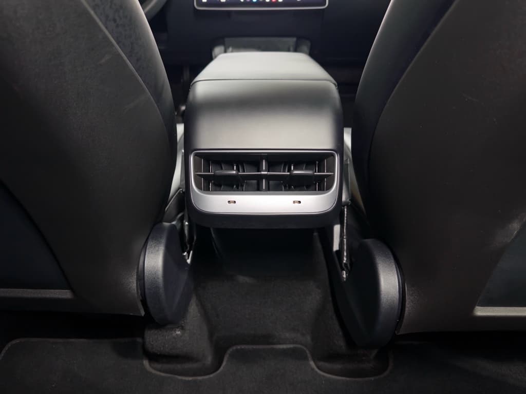 2024 Tesla Model Y view 19