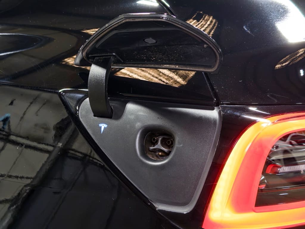 2024 Tesla Model Y view 5