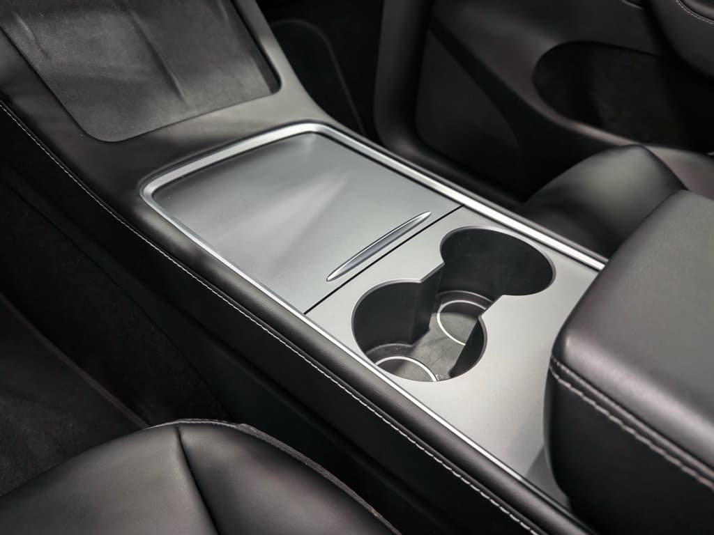 2024 Tesla Model Y view 17
