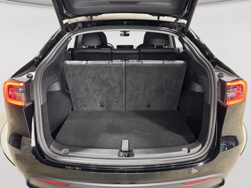2024 Tesla Model Y view 26