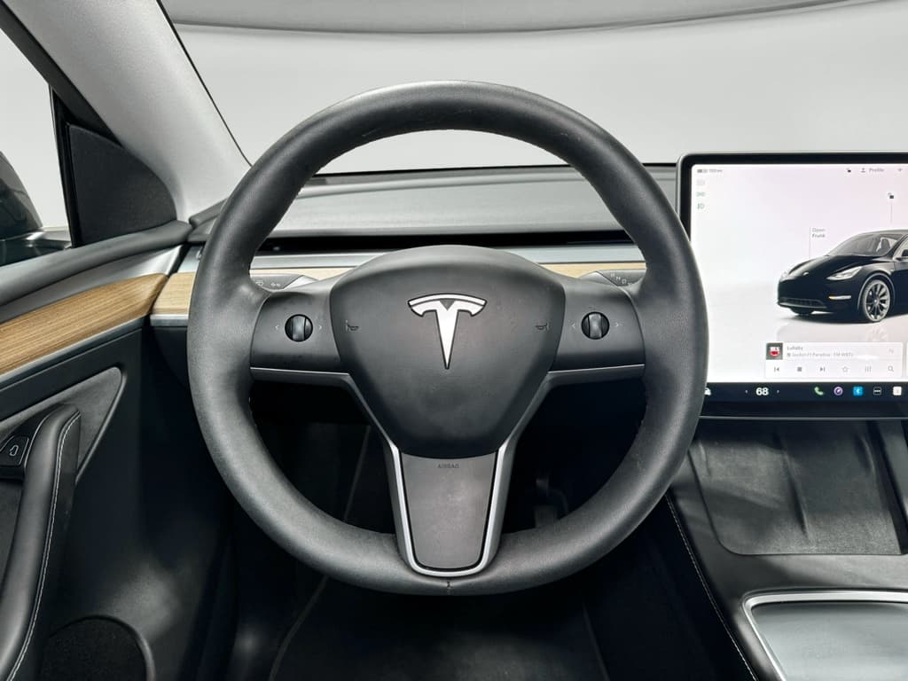 2024 Tesla Model Y view 7