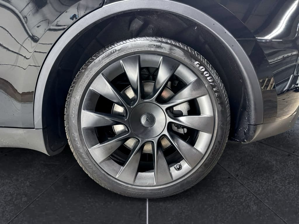 2024 Tesla Model Y view 32
