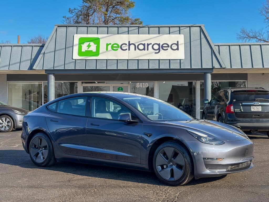 2022 Tesla Model 3 view 4