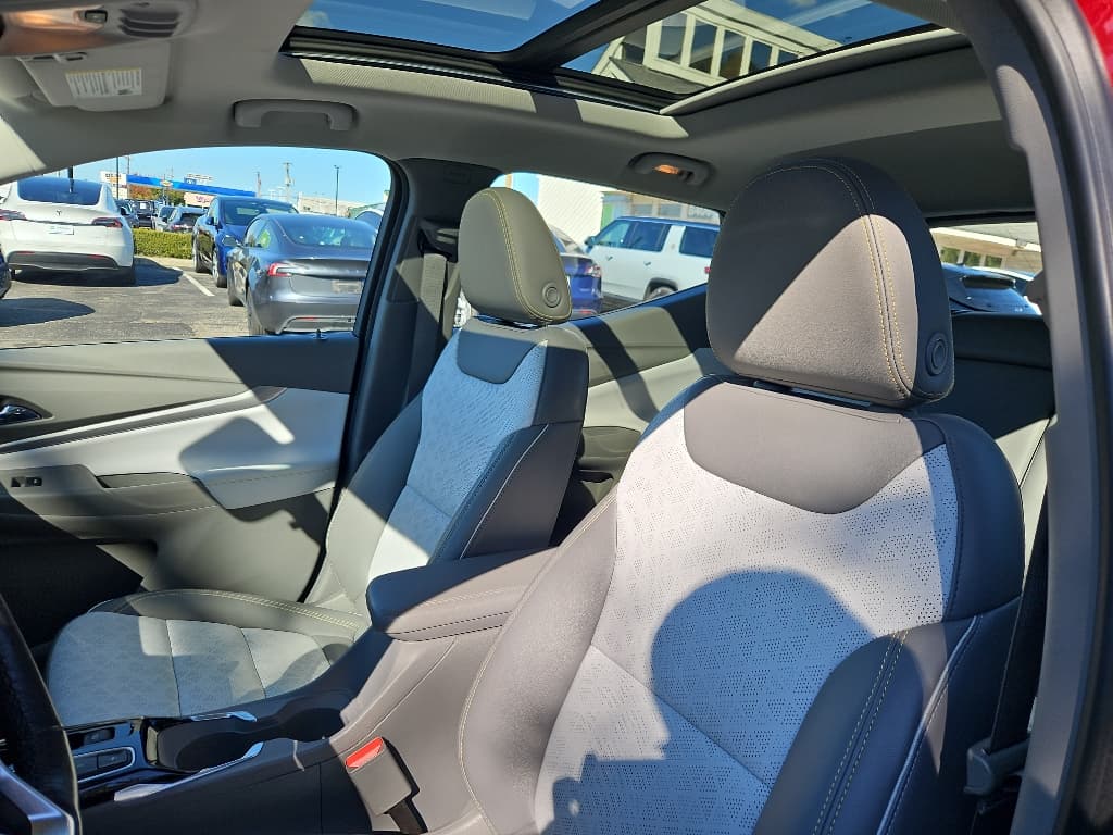 2022 Chevrolet Bolt EUV view 25