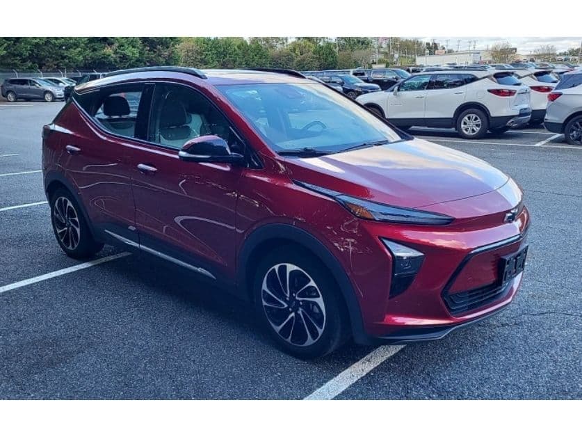 2022 Chevrolet Bolt EUV view 2