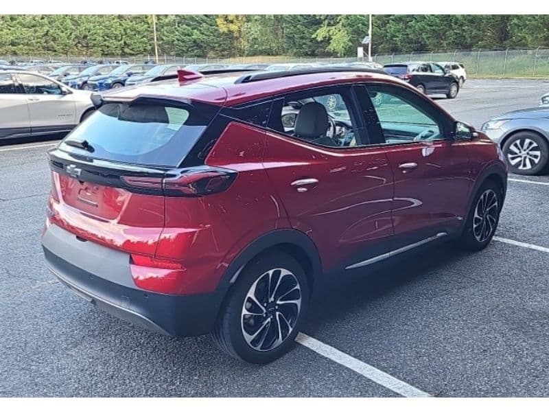 2022 Chevrolet Bolt EUV view 3