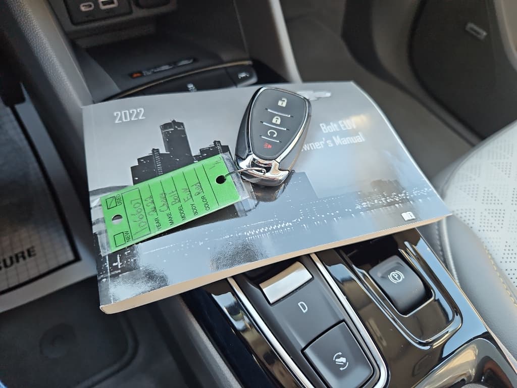 2022 Chevrolet Bolt EUV view 23