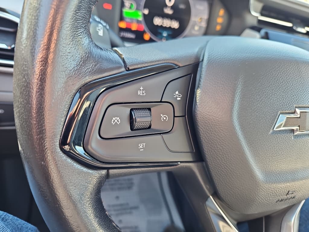 2022 Chevrolet Bolt EUV view 9