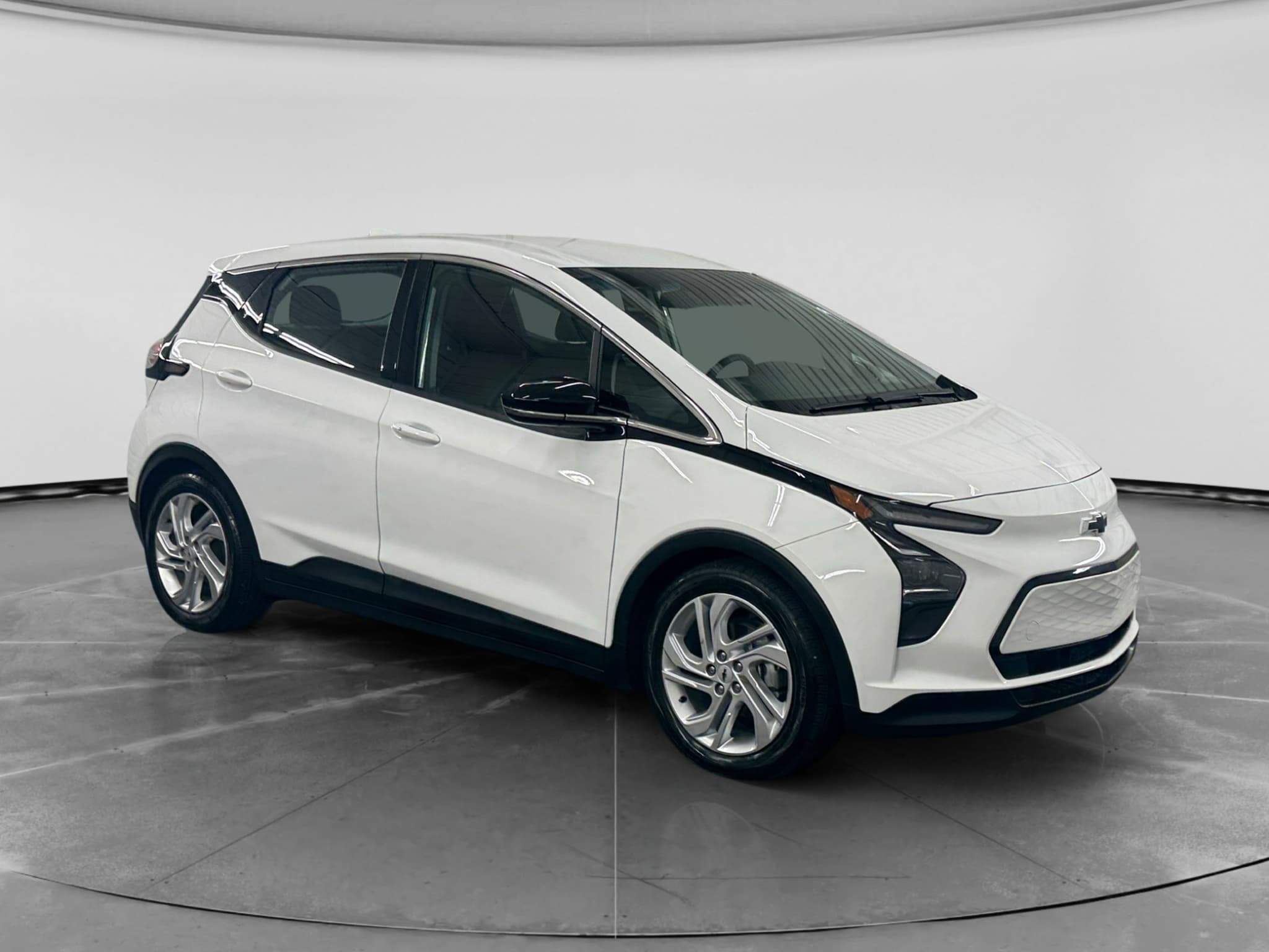 2023 Chevrolet Bolt EV view 4