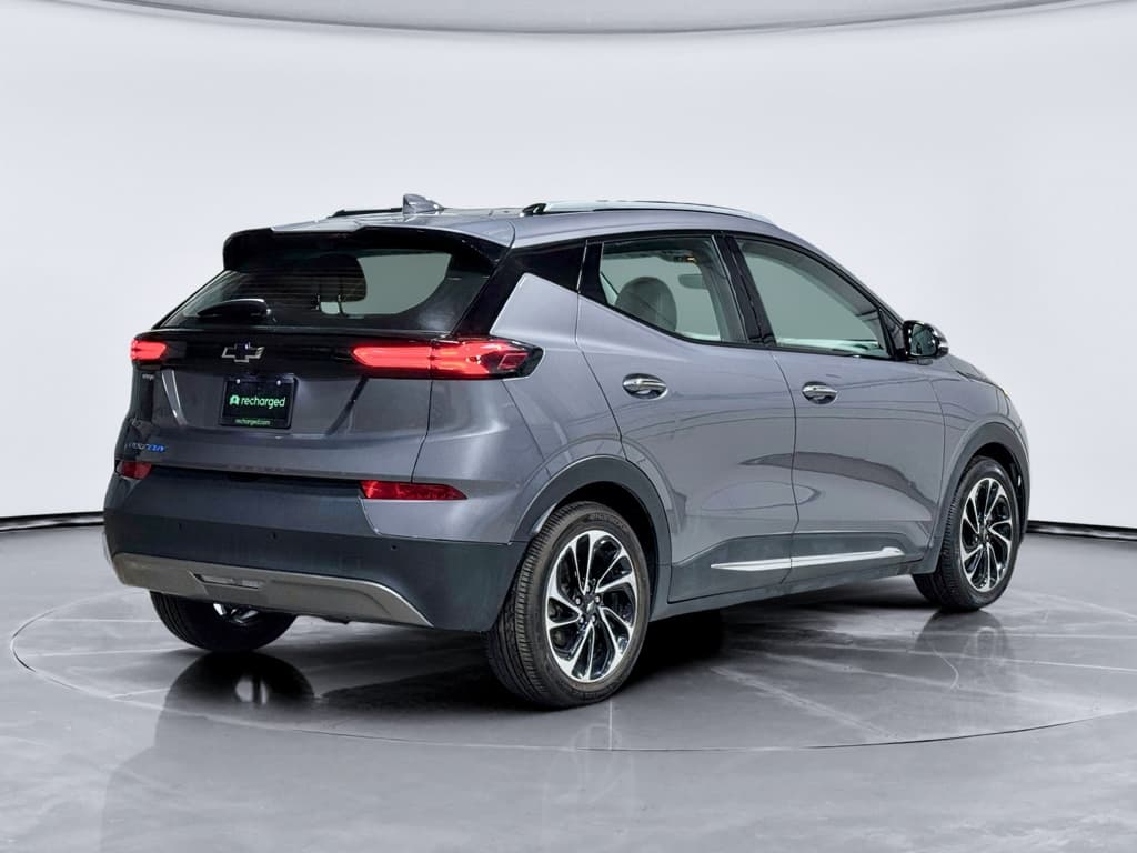 2023 Chevrolet Bolt EUV view 3