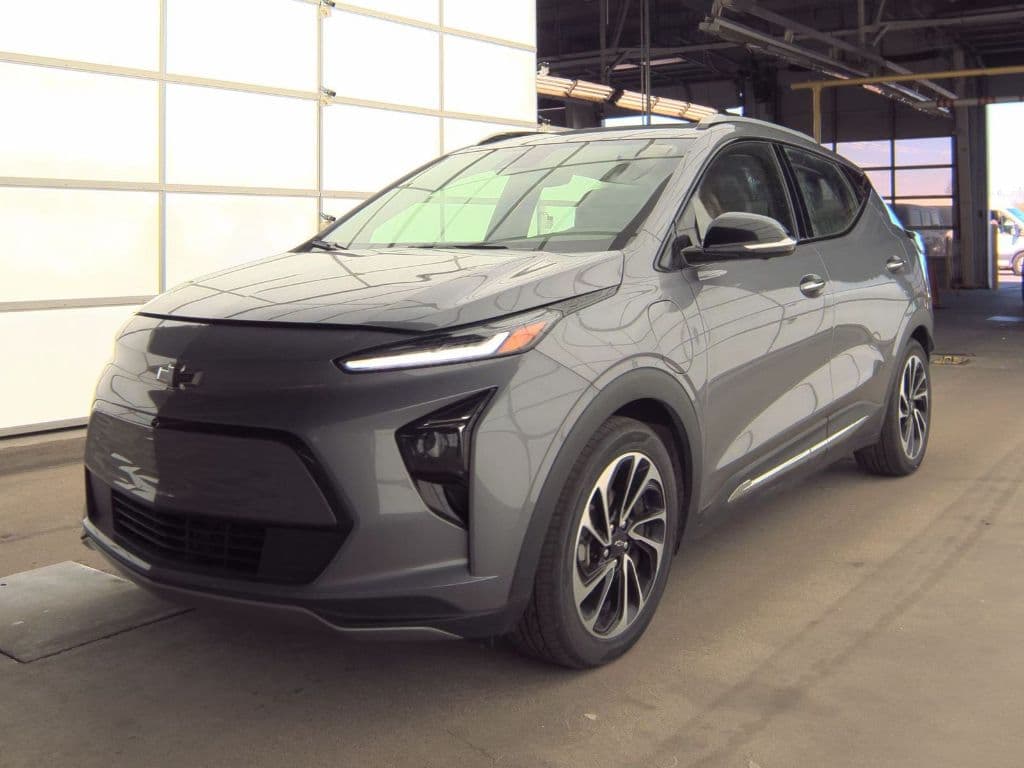 2023 Chevrolet Bolt EUV view 1