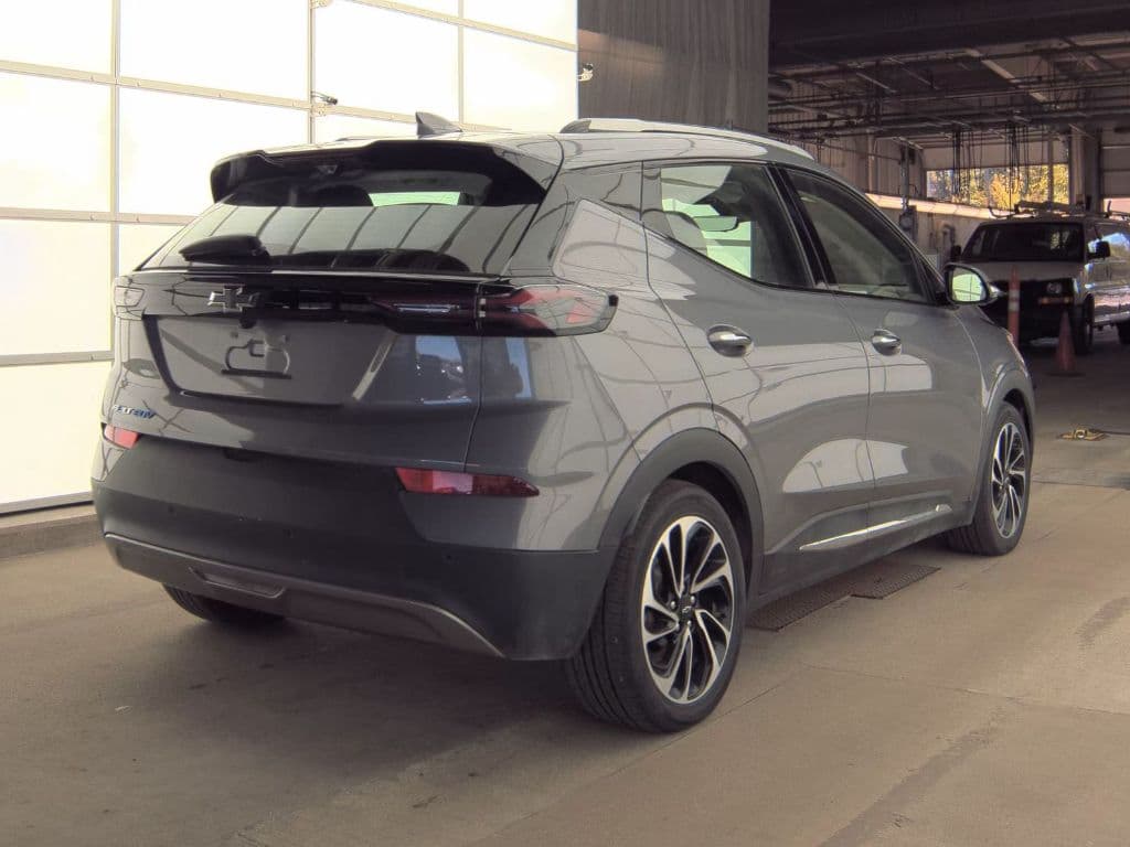 2023 Chevrolet Bolt EUV view 3