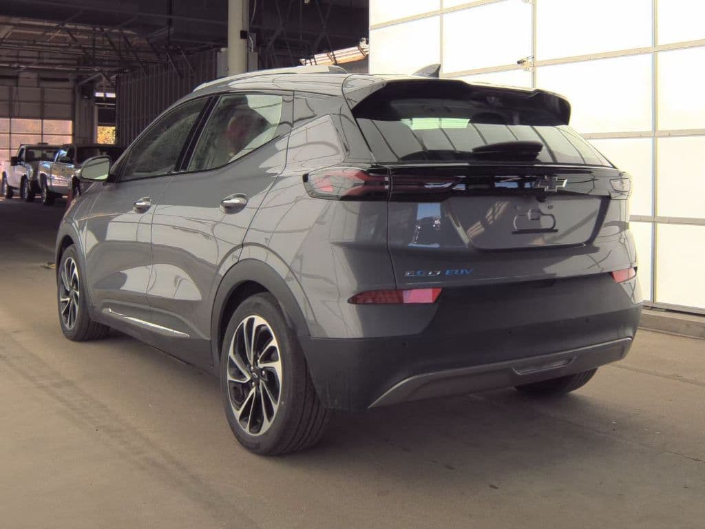 2023 Chevrolet Bolt EUV view 4