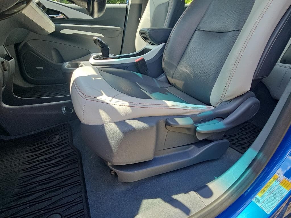 2021 Chevrolet Bolt EV view 7