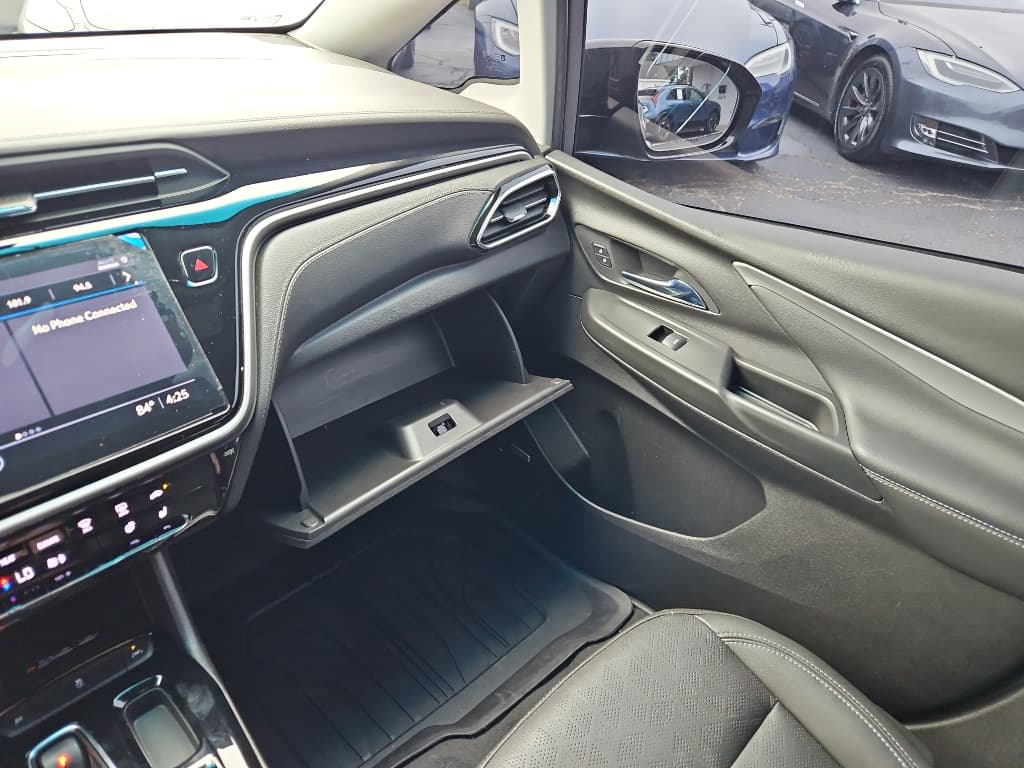 2022 Chevrolet Bolt EV view 17